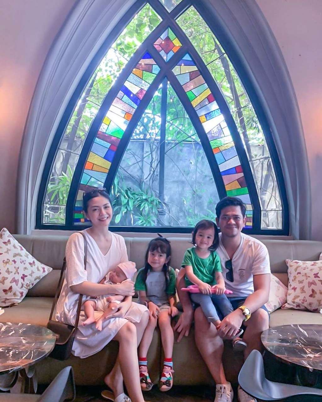 kelaurga Tyara Renata dan Surya Insomia kelaurga Tyara Renata dan Surya Insomia