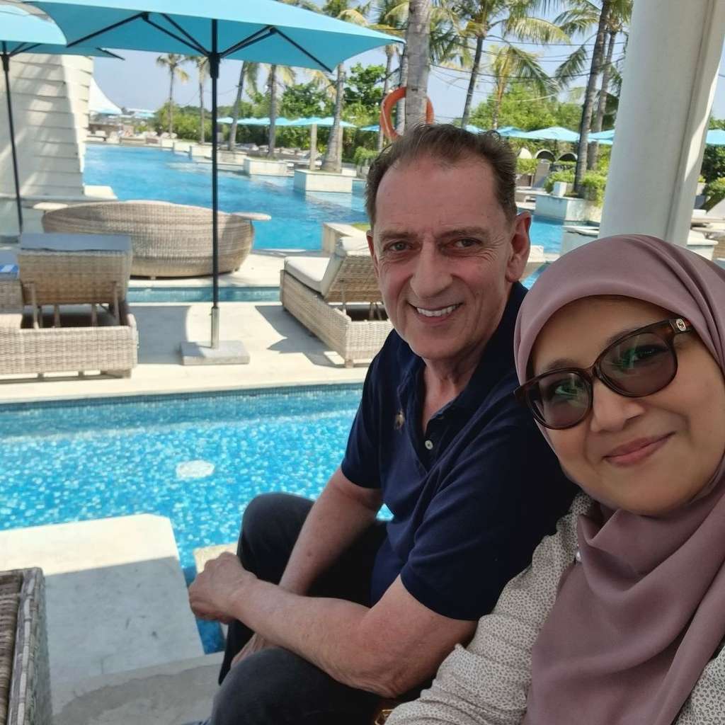 Fenny dan suaminya Khalid Fenny dan suaminya Khalid