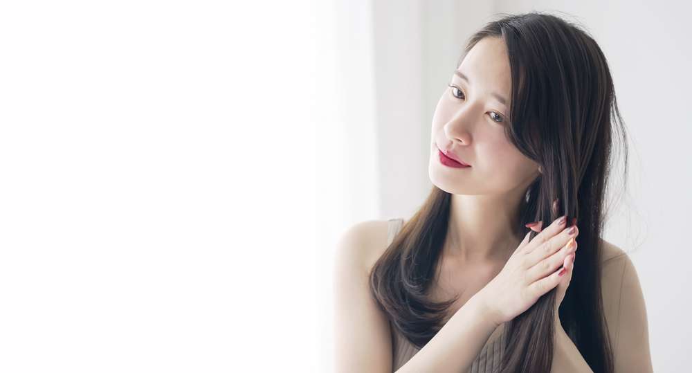 Menggunakan Serum Rambut