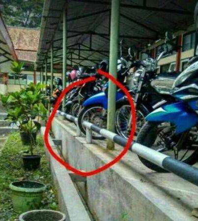Benda ini sekilas tampak aneh tapi pas didekati bikin ngakak.
