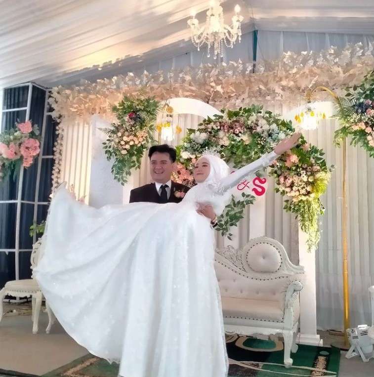Pernikahan Steno mantan suami Mawar AFi dengan baby sitter anaknya