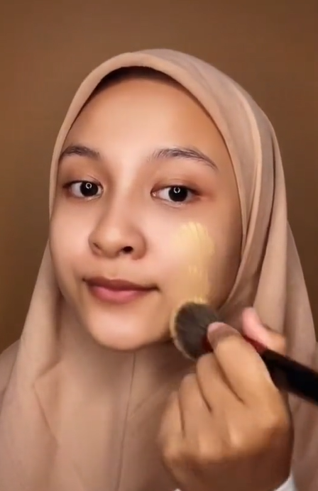 Membuat Riasan Natural