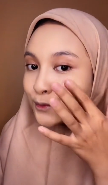 Membuat Riasan Natural