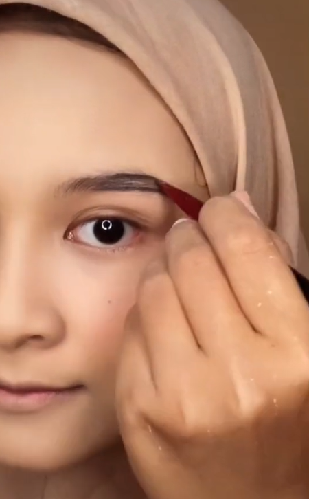 Membuat Riasan Natural