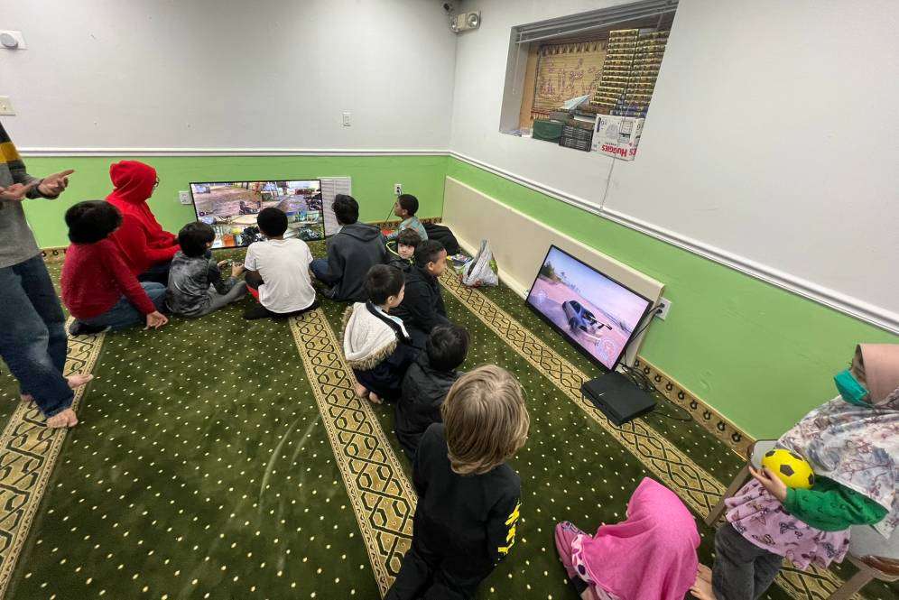 Main PS di masjid