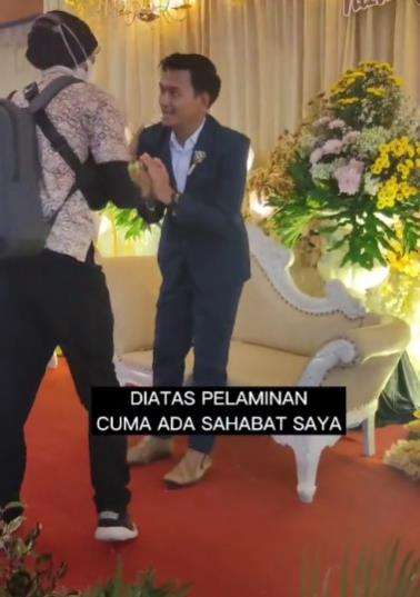 Datang ke nikahan sahabat, malah jadi mempelai wanita.