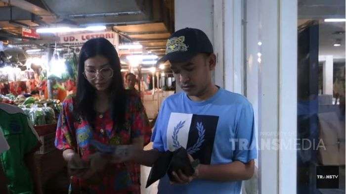 Ruben Onsu temani Sarwendah ke pasar tradisional