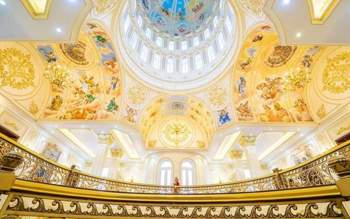 Langit-langit Xuan Truong Mansion