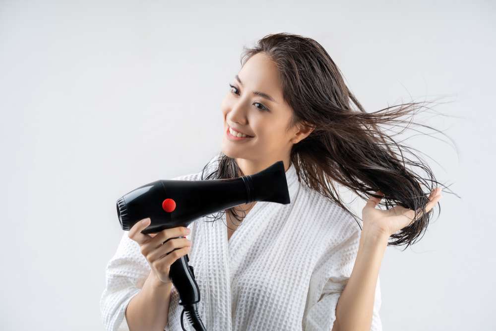 Menggunakan Hairdryer