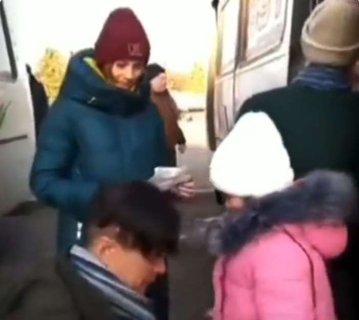 Momen perpisahan ayah dan anak di ukraina demi bela negara,