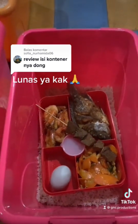 Besek Makanan dari Hajatan Sultan