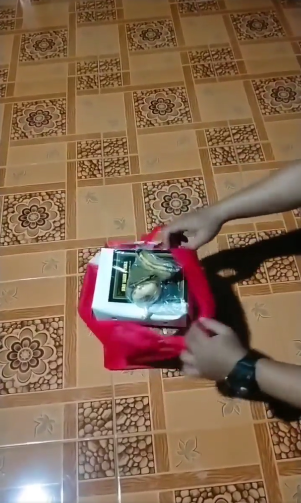 Besek Makanan Isinya Bikin Kaget