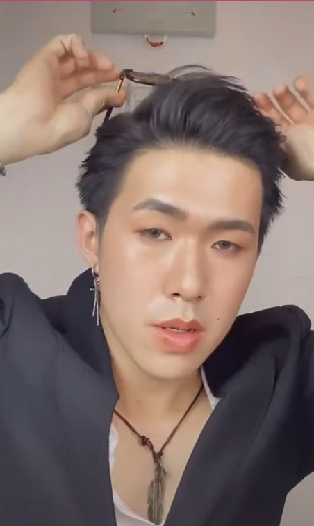 Merias Pacar Jadi Anggota Boyband K-pop