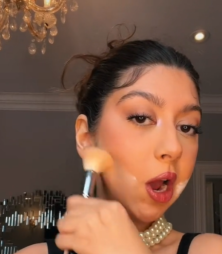 Membaurkan Translucent Powder