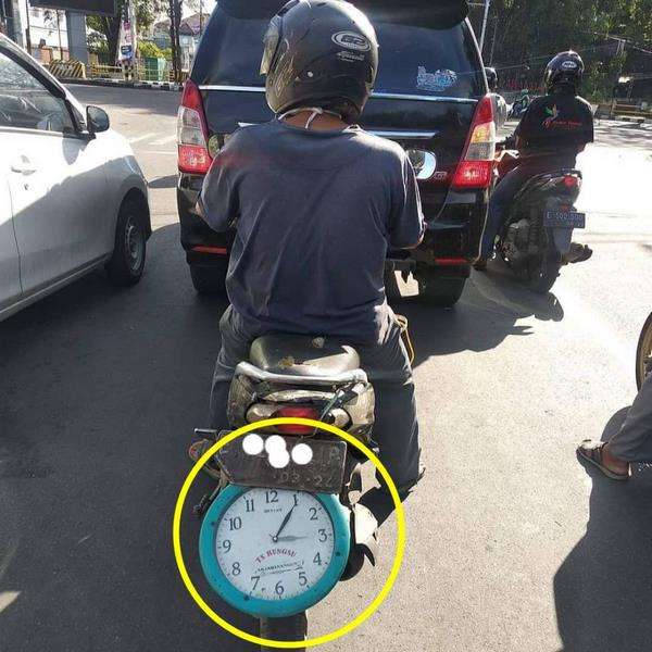 Modifikasi motor nyeleneh bikin gagal paham.