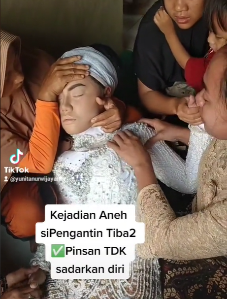 Pengantin Pingsan Akibat Kesurupan Pengantin Pingsan Akibat Kesurupan