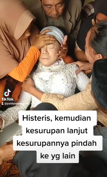 Pengantin Pingsan Akibat Kesurupan Pengantin Pingsan Akibat Kesurupan