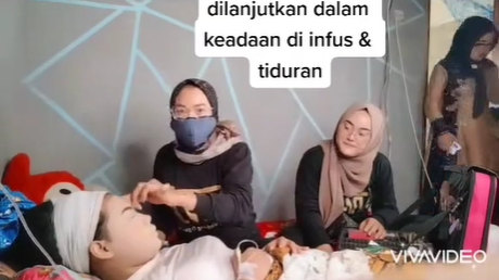 Pengantin Pingsan Akibat Kesurupan Pengantin Pingsan Akibat Kesurupan