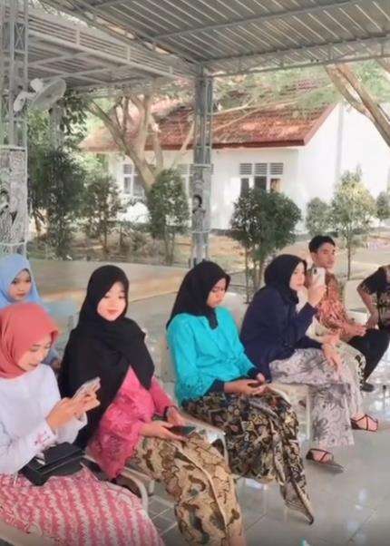 Viral siswa SMA ujian praktik pernikahan layaknya resepsi sungguhan.