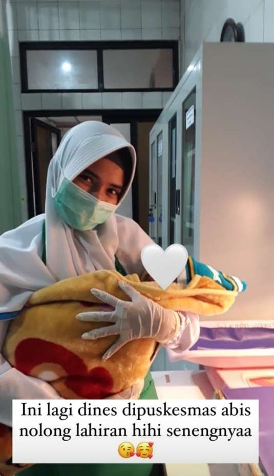Potret Nadya Mustika saat kuliah kebidanan