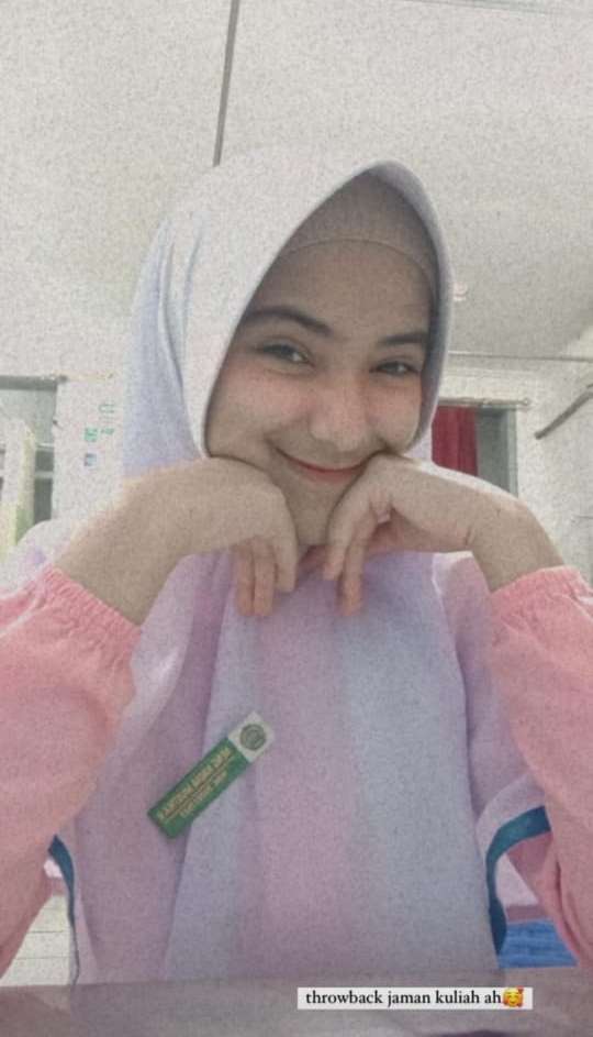 Potret Nadya Mustika saat kuliah kebidanan