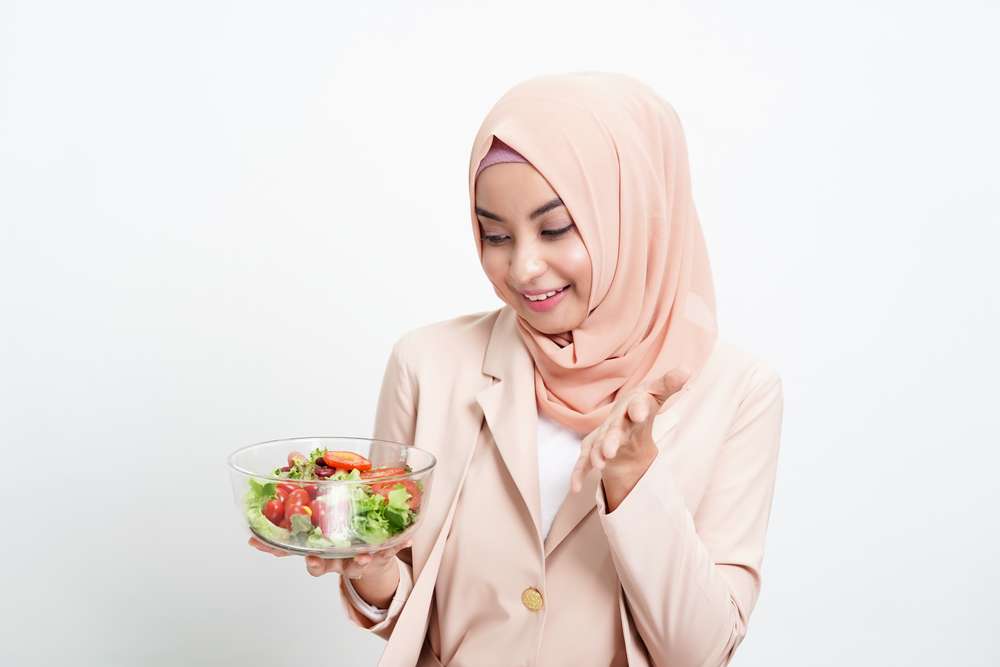 Mengonsumsi Makanan Sehat