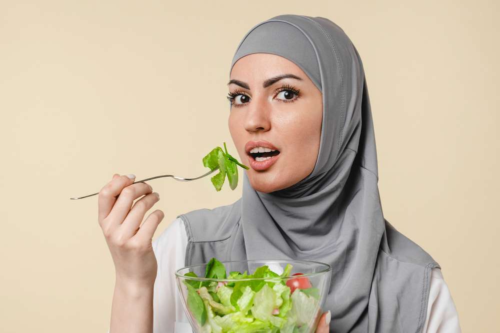 Mengonsumsi Makanan Sehat