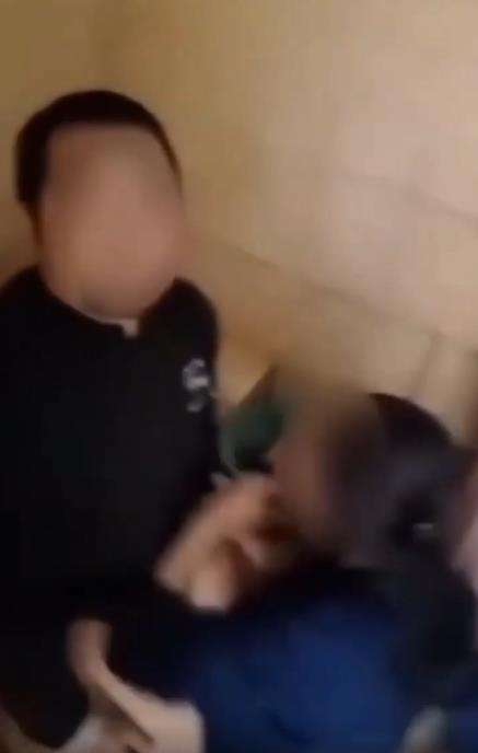 Heboh aksi mesum oknum guru dan pasangannya di toilet musala.