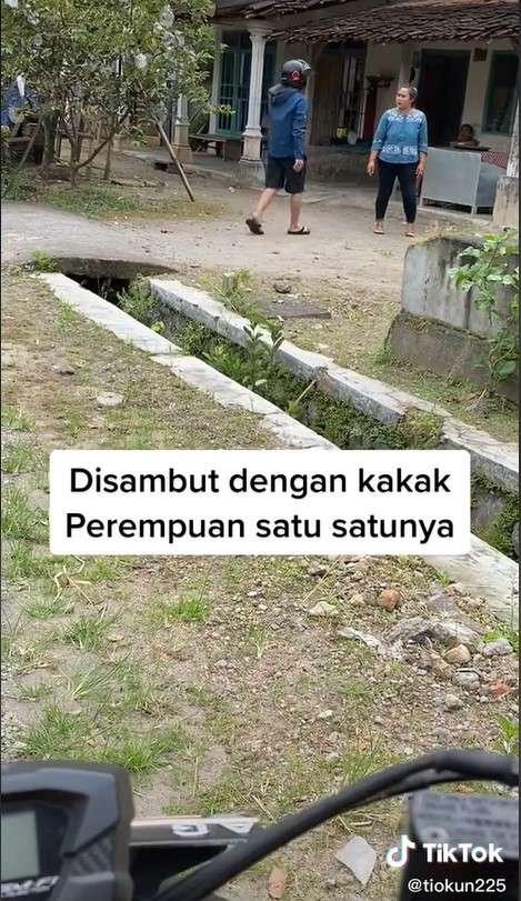 Tiga tahun merantau pria ini beri kejutan ke ibu