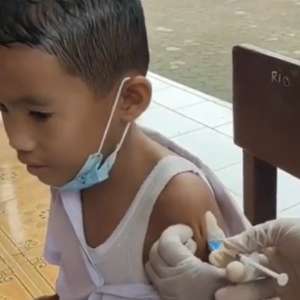 Bocah Sakti Tak Tembus Jarum Vaksin