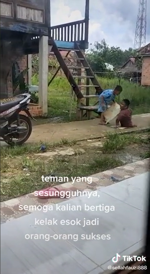 Persahabatan Bocah Difabel