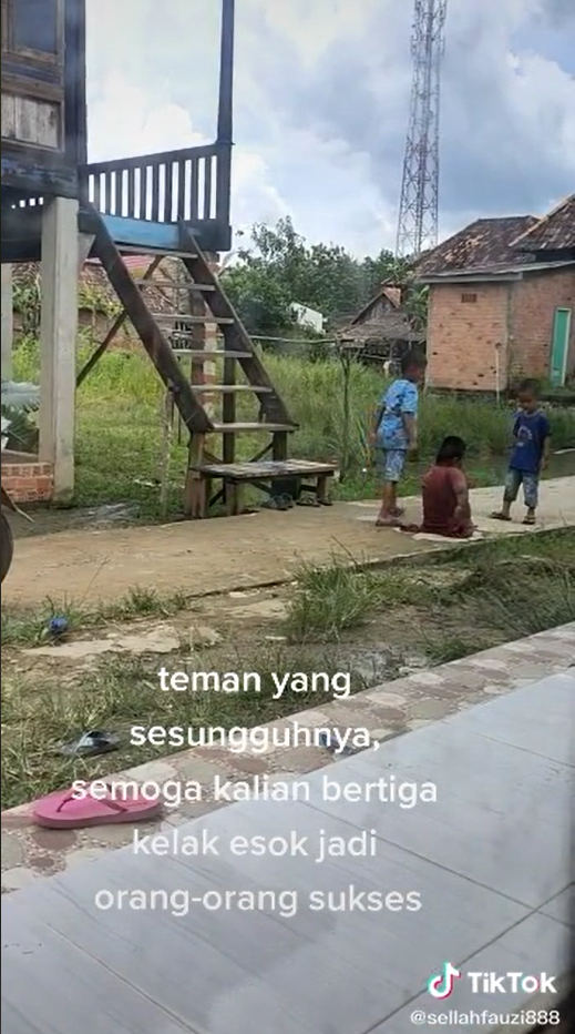 Persahabatan Bocah Difabel