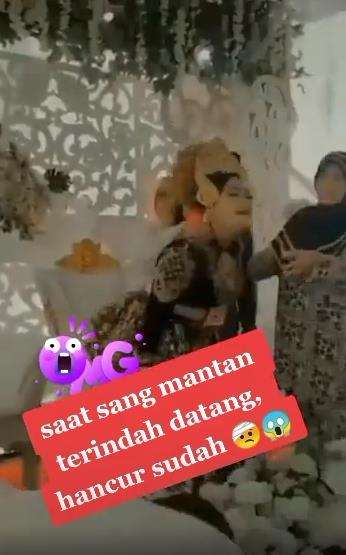 Kedatangan mantan kekasih,  pengantin wanita histeris dan pingsan.