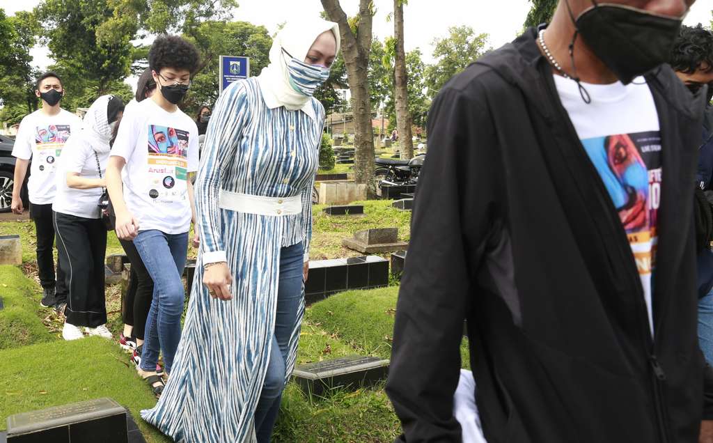 Keanu dan Angelina Sondakh