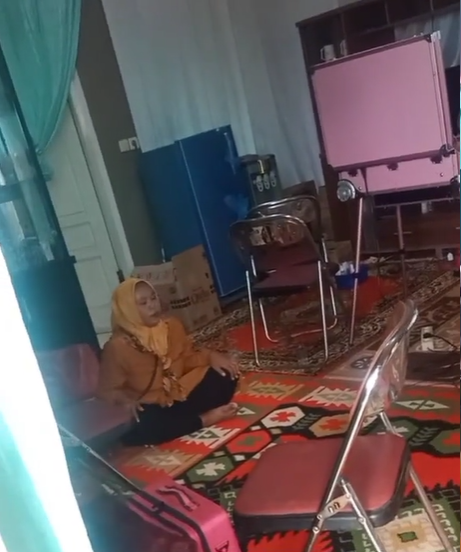 Emak-emak Dirasuki Arwah