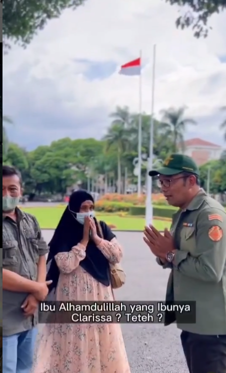Aksi Ridwan Kamil Jadi Fotografer Prewed Dadakan
