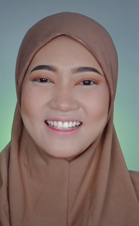 Membuat Riasan Ala Wanita India