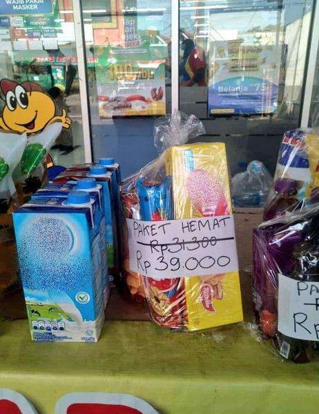 Daftar harga berikut bikin pembeli berpikir keras sambil ngakak.