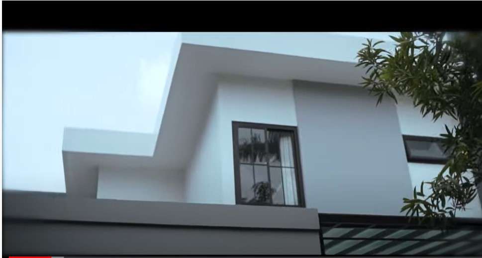 Rumah Jonathan Frizzy