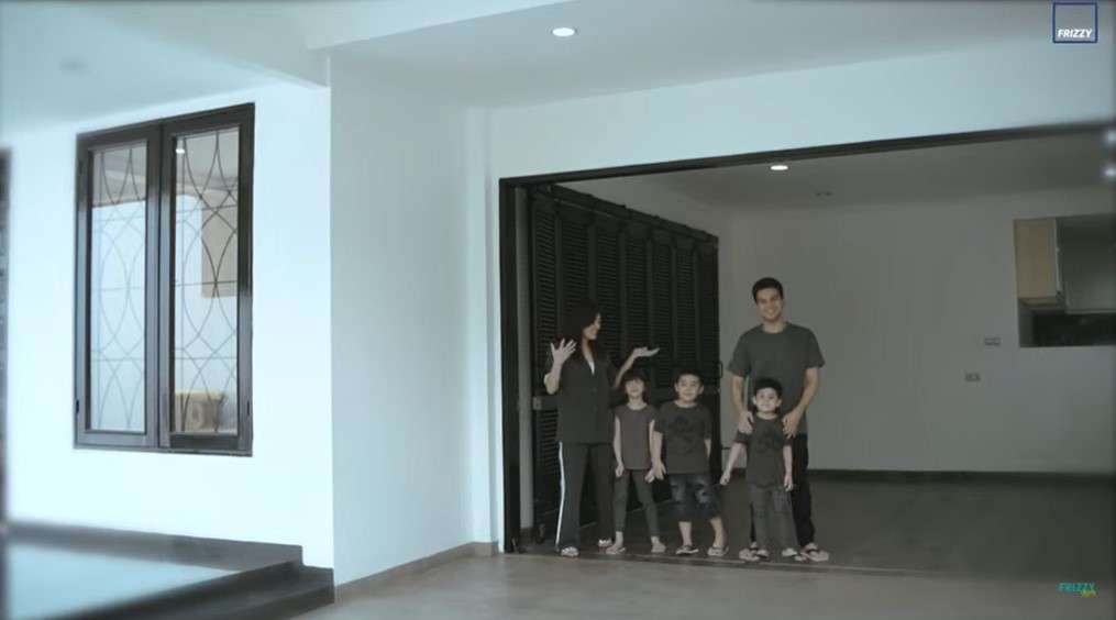 garasi mobil rumah Jonathan Frizzy