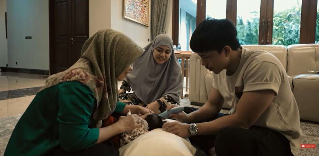 Atta Halilintar potong rambut Ameena