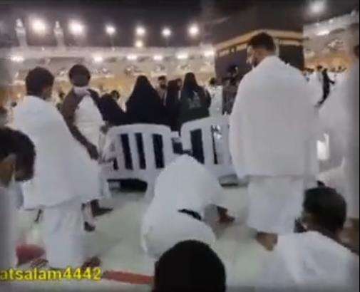 Viral wanita lepas baju dan kerudung depan Ka'bah.