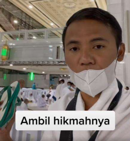 Viral wanita lepas baju dan kerudung depan Ka'bah.
