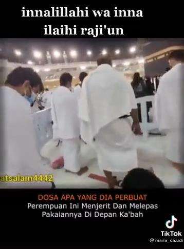 Viral wanita lepas baju dan kerudung depan Ka'bah.