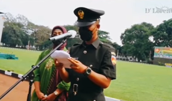 Prajuri TNI Bacakan Pidato untuk Ayah