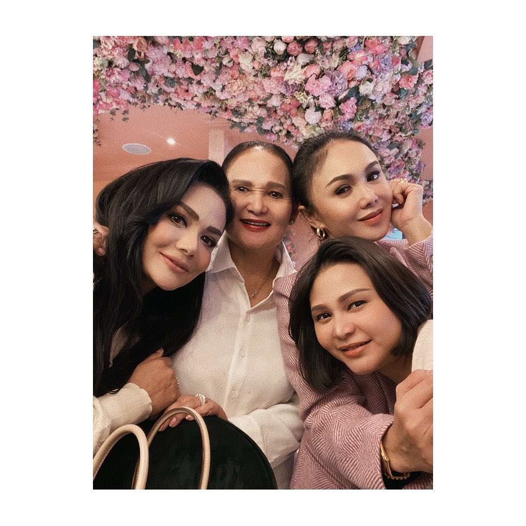 Kartika Sary Adik Yuni Shara dan Krisdayanti