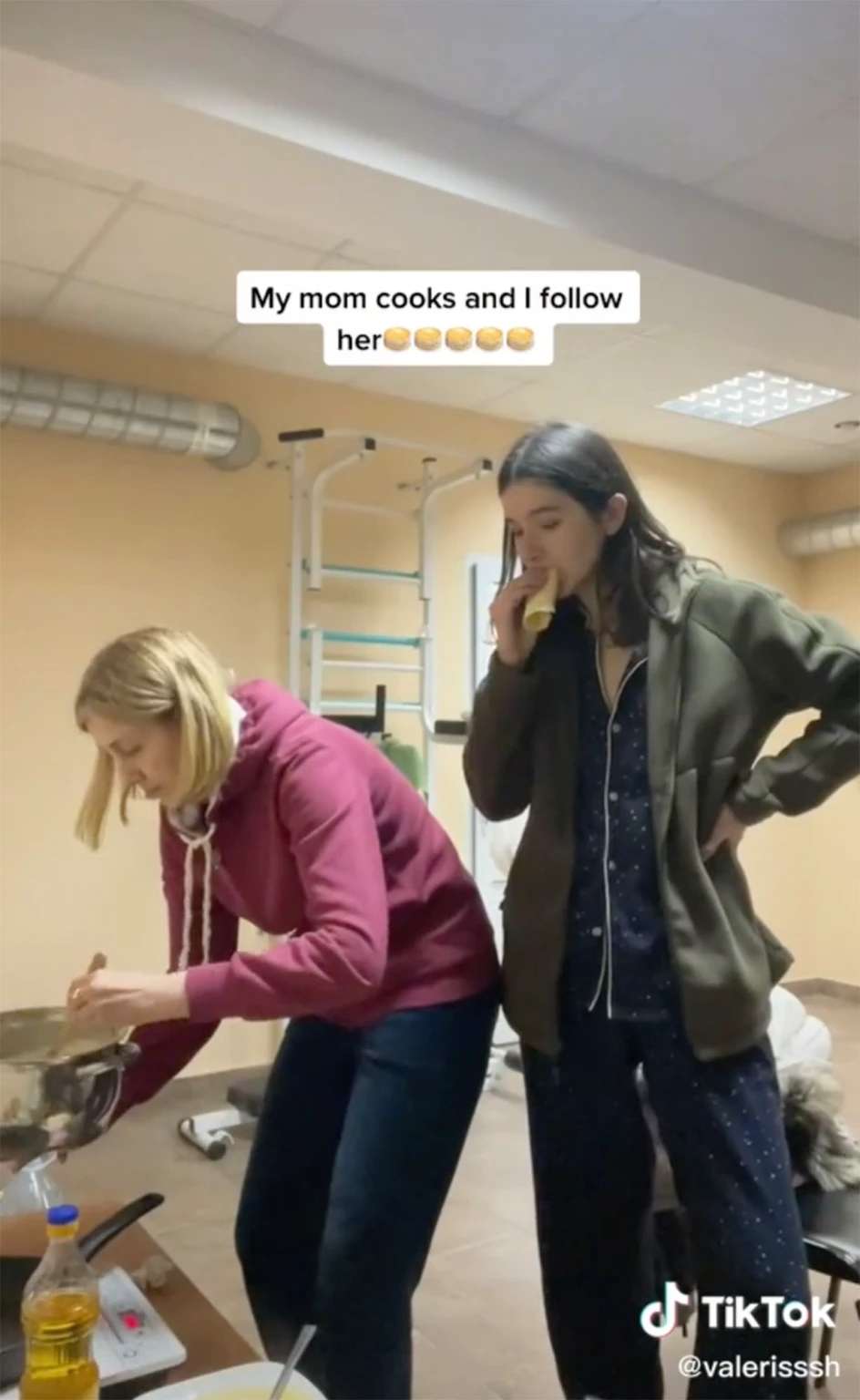 Viral Gadis Ukraina Dokumentasikan Hidup di Bunker Bawah Tanah