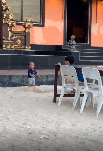 Anak dari latar belakang berbeda sedang bermain bikin netizen sedih.