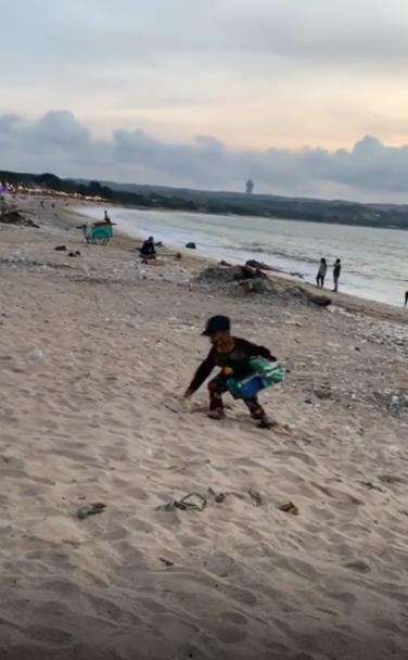 Anak dari latar belakang berbeda sedang bermain bikin netizen sedih.