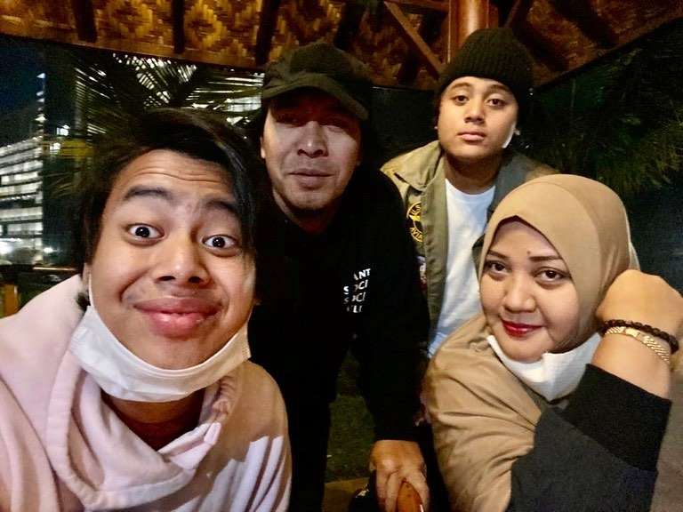 Komeng dan Aprilliana Komeng dan Aprilliana